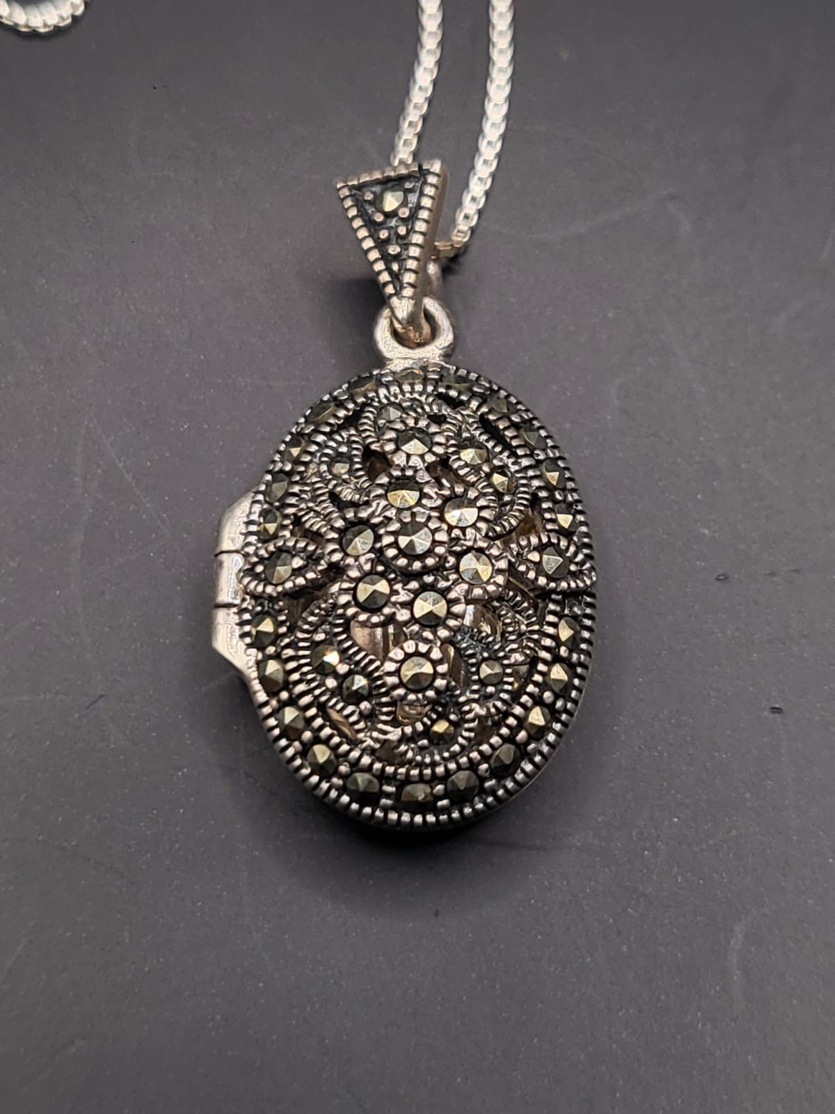 14 karat gold cat pendant