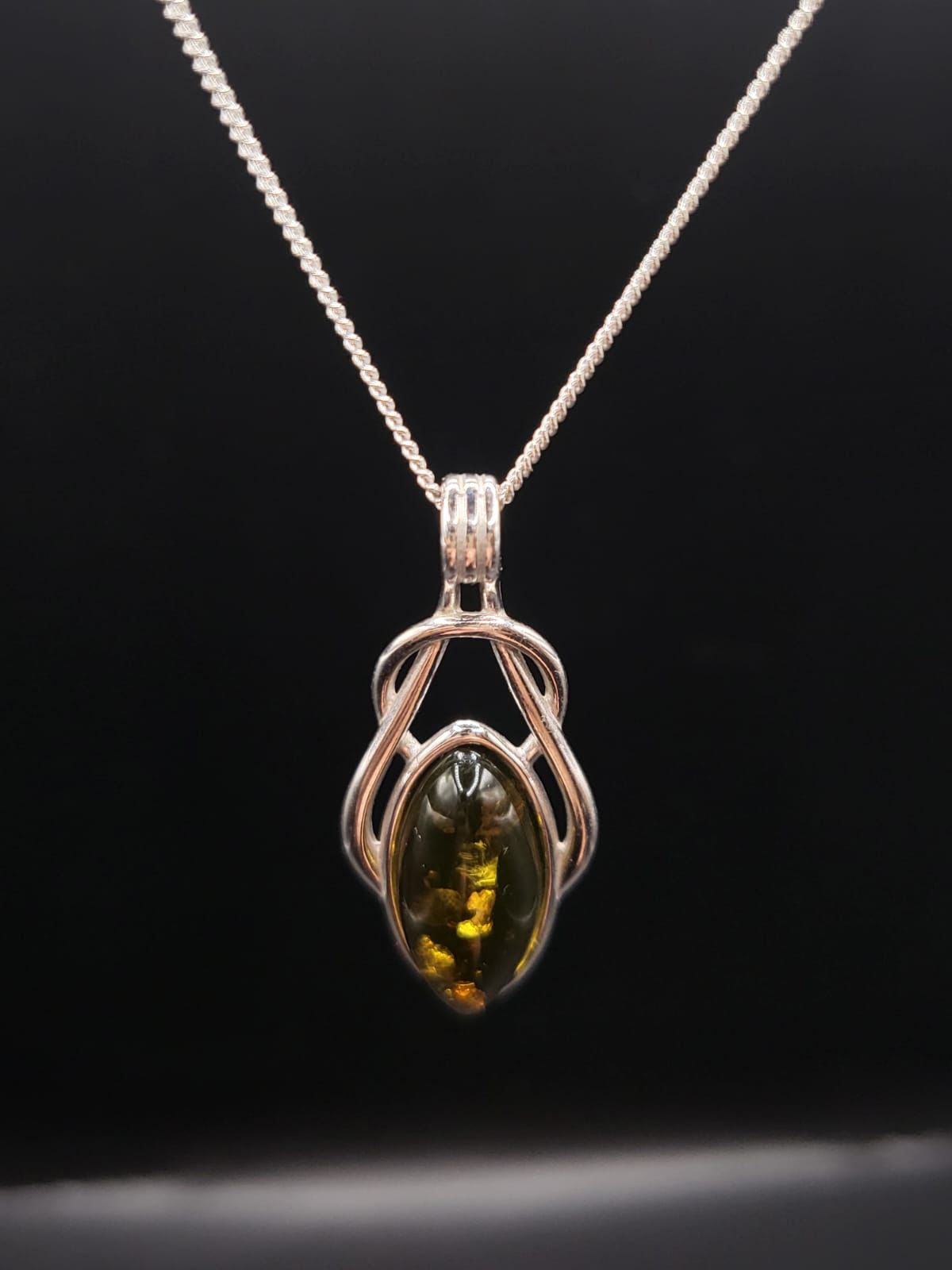 14 karat gold cat pendant